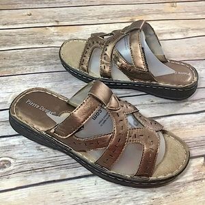 Pierre Dumas Bronze comfort sole sandals size 7